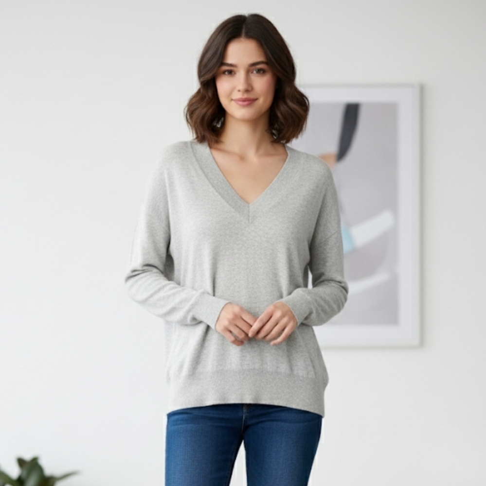Banana Republic Light Gray Silk and Cashmere Blend V-neck Sweater Medium - Picture 1 of 9